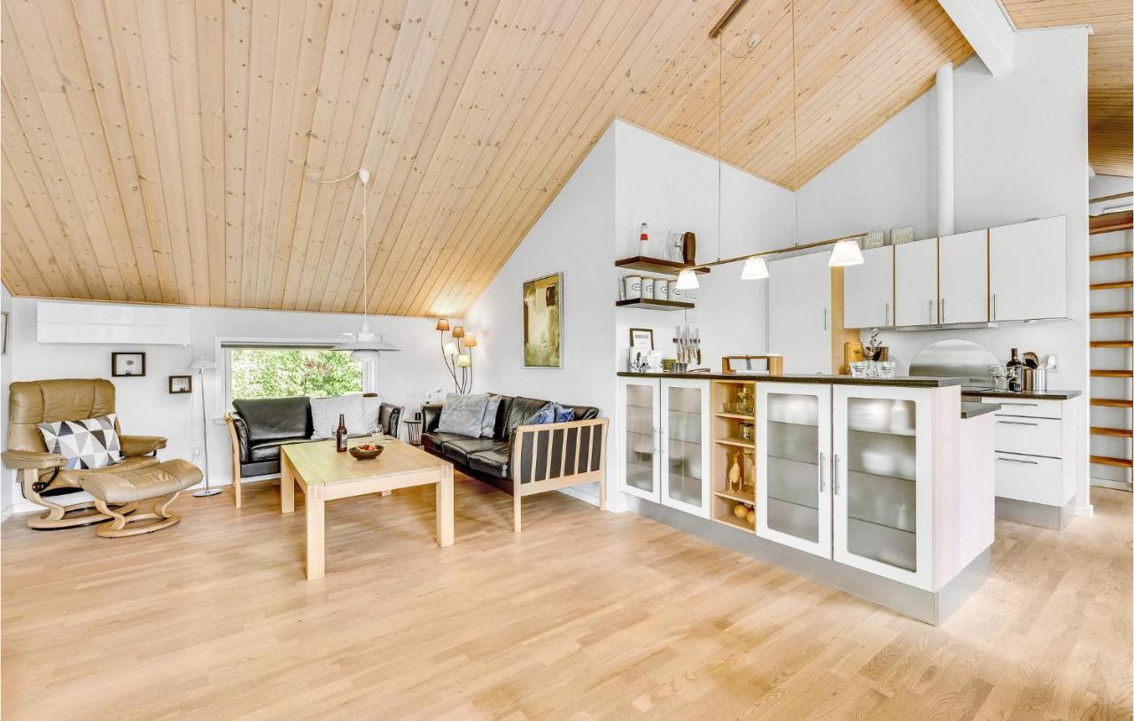 Cozy Home In Tarm With Kitchen Bagian luar foto